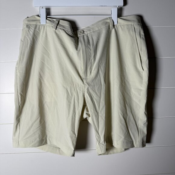 Vineyard Vines Performance Men's Breaker Shorts Cream Sz 40 - Picture 1 of 9